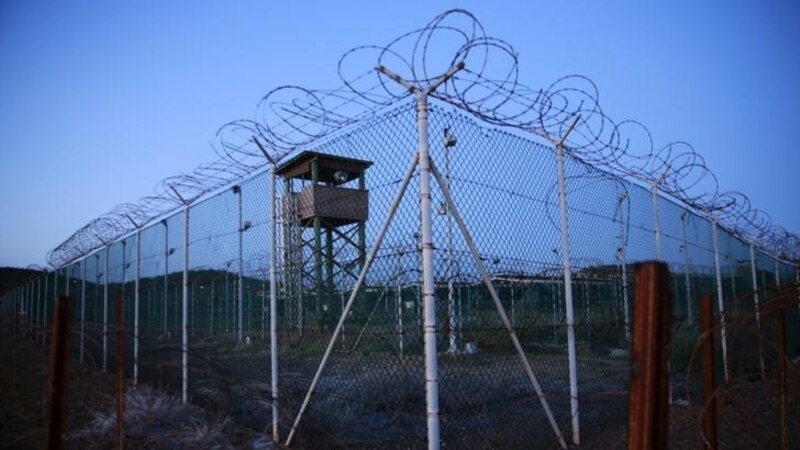 Вакилони демократ аз Байден хостанд, Гуантанаморо бандад