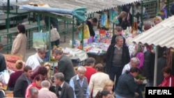 Piața la Strășeni