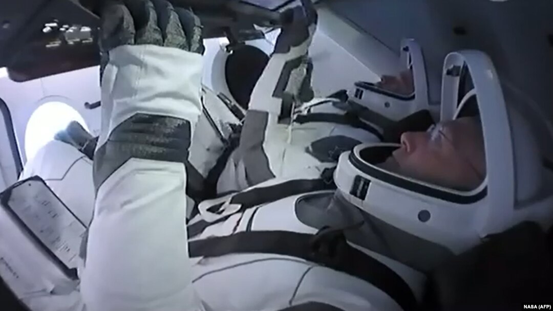 spacex crew capsule interior