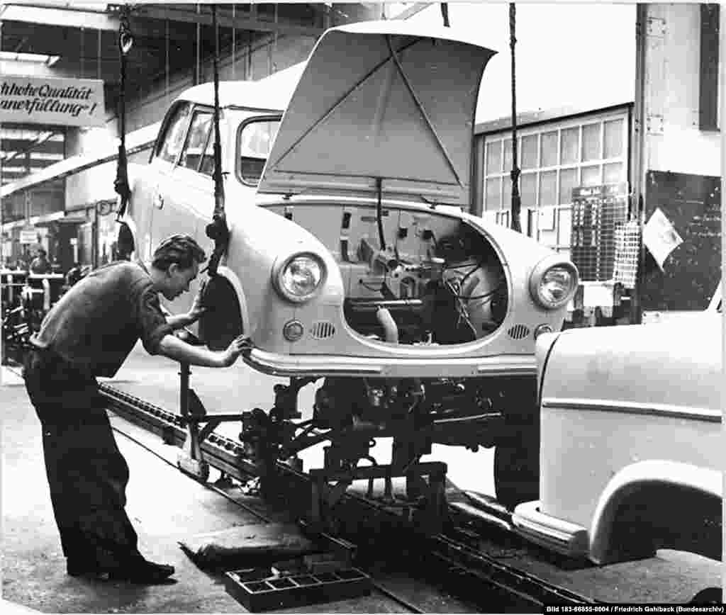 The Trabant featured a steel unibody frame, with Duroplast panels bolted on. Early models also boasted three ashtrays.