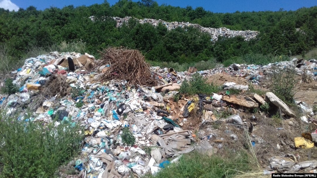 Депонијата во близина на Битола