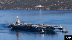 Авианосец ВМС США USS Gerald R. Ford покидает бухту Суда на острове Крит. 26 февраля 2026 года.