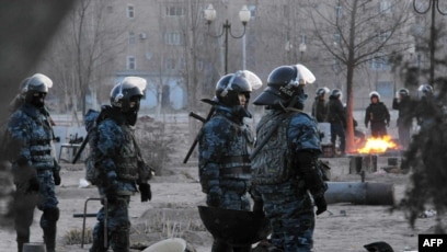 Әйелдер дәретханада жыныстық қатынасқа түседі