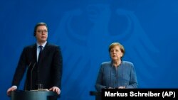 Presidenti serb, Aleksandar Vuçiq dhe kancelarja gjermane, Angela Merkel. Foto nga arkivi. 