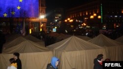 Намети на Майдані встановили пізно ввечері 1 грудня