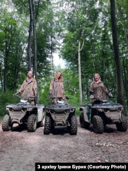 Ірина Бурик з донькою і внучкою