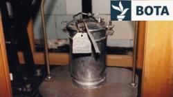 Një kontejner i mbushur me uranium shumë të pasuruar në një fabrikë në Kazakistan, në vitin 1994.