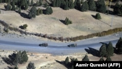 Pakistani soldiers patrol a street in South Waziristan tribal agency. (file photo)