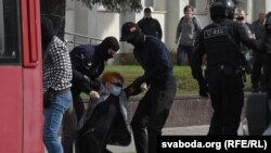 Затрыманьне ў Беларусі невядомымі ў балаклавах.