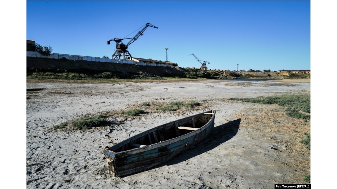 Un fost port din Aral, pustiit după retragerea apei.