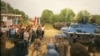Protestuesit përballë policisë serbe, më 1 tetor 1997. Fotografi e publikuar në uebsajtin zyrtar të Kuvendit të Kosovës. 