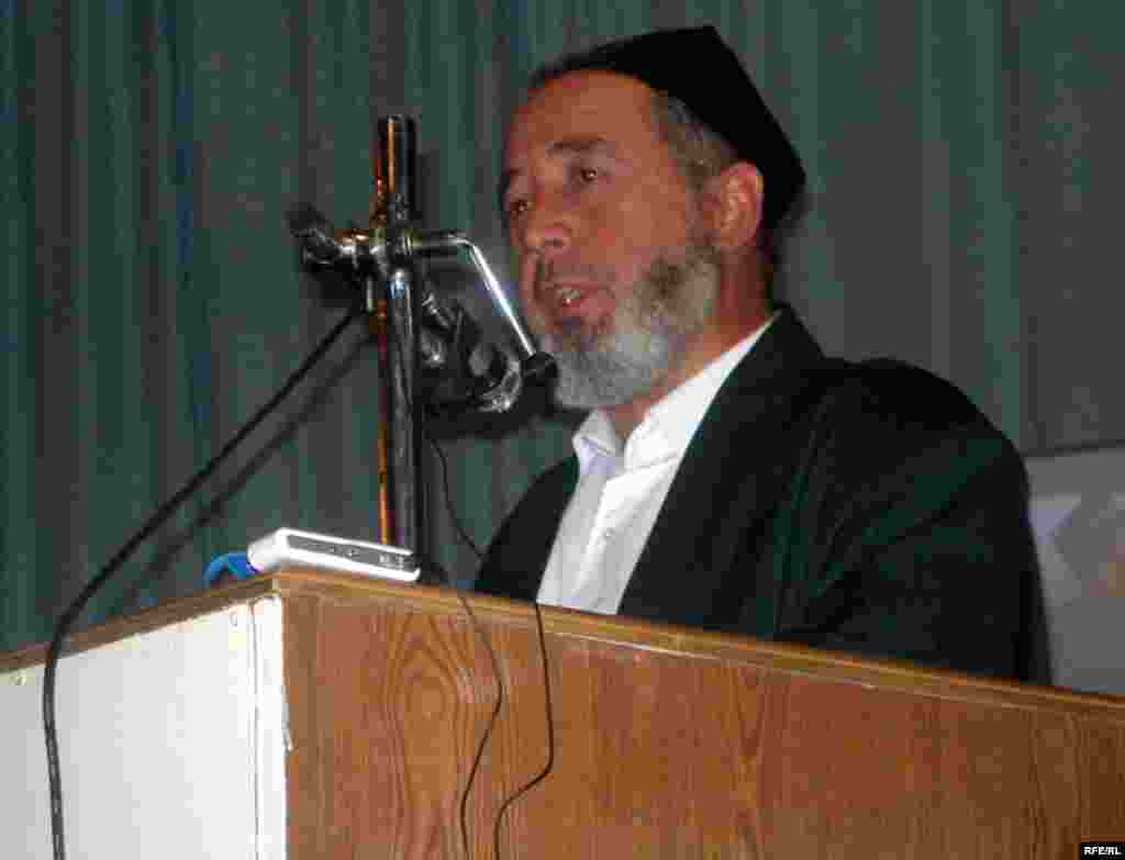 Tajikistan - Mahmudjon Turajonzoda, a famous religious leader in Tajikistan, a brother of Hoji Akbar Turajonzoda, a former leader of Tajik opposition in the end of 20 century, Dushanbe, Dec2007 - Mahmudjon Turajonzoda is speaking in a meeting dedicated to an anniversary of Said Abdullohi Nuri death. Said Abdullohi Nuri was the chairman of Islamic Revival Party of Tajikistan. 