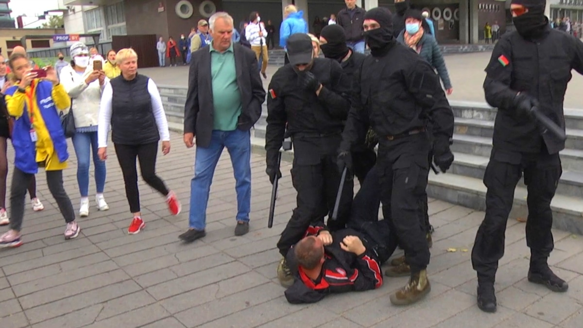 v-belarusi-vo-vremya-protestov-siloviki-zaderghali-sotni-lyudey В Беларуси во время протестов силовики задержали сотни людей
