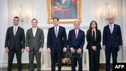 Вашингтондо өткөн Израил-Ливан делегацияларынын сүйлөшүүсүнүн катышуучулары.