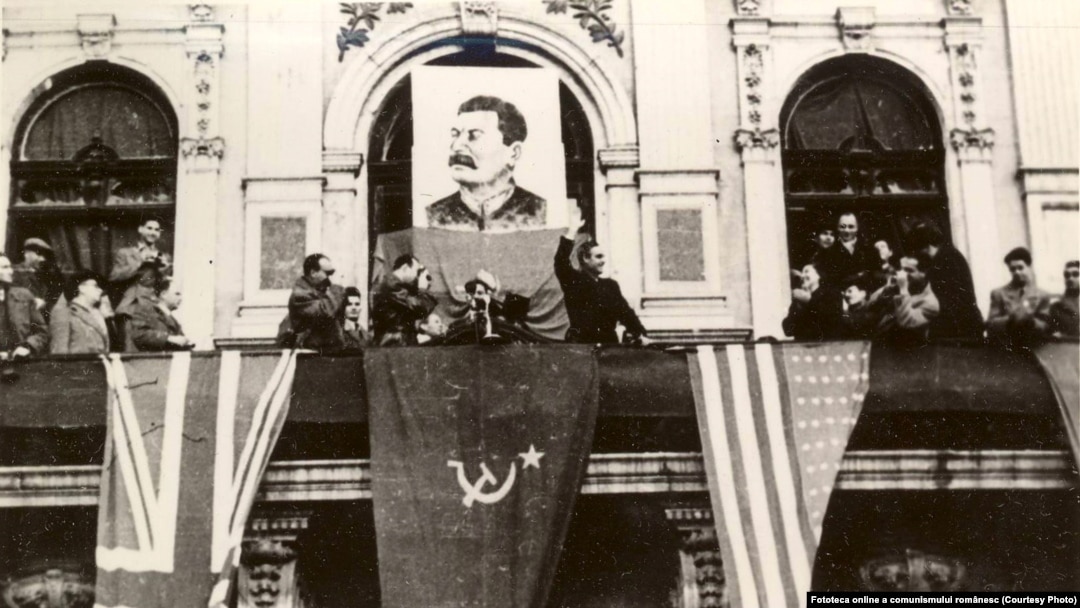 Mitingul organizat cu prilejul celei de a 27-a aniversări a Marii Revoluţii Socialiste. Bucureşti, 7 noiembrie 1944. Sursa:fototeca online a comunismului românesc; cota:31/1944