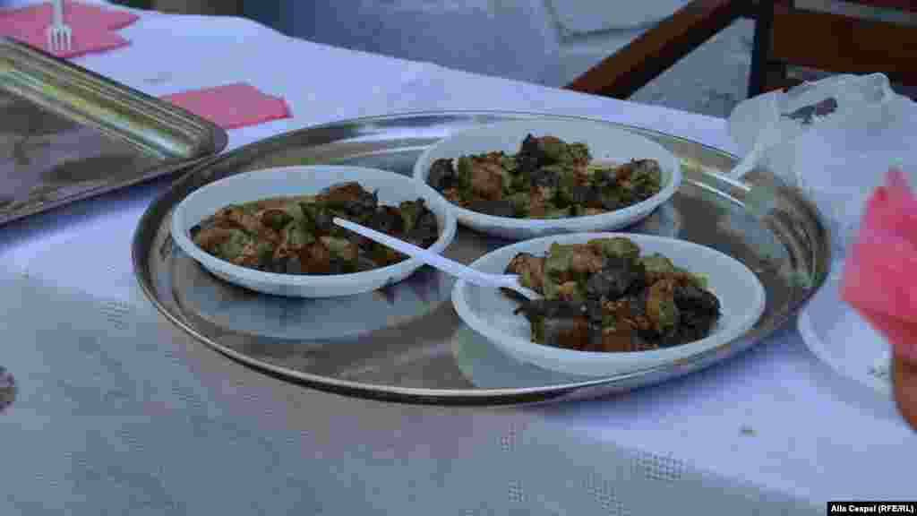 Poftiți și la masă...