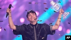 "Eurovision 2025" байқауының жеңімпазы Йоханнес Пич (лақап аты JJ).