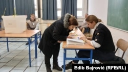 Od 136 mjesta gdje će izbori biti ponovljeni, 121 biralište je u opštinama koje dobijaju novac od Vlade RS (foto ilustracija).