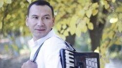 “Тирүү болчу көйнөгүнүн гүлдөрү...”