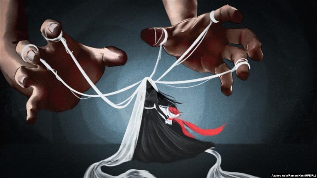 Күйеуі қожайынын трахает, ал әйелі ішке қарайды