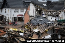 Inundațiile din iulie din Germania au provocat pagube de zeci de miliarde de euro și moartea a aproape 200 de oameni. Autoritățile au promis măsuri pentru combaterea încălzirii globale.