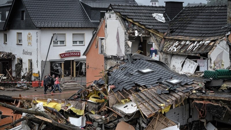 Најмалку 150 луѓе загинаа при поплавите во Западна Европа 