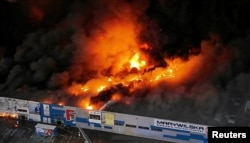 Торговый центр "Marywilska 44", охваченный сильным пожаром. Варшава, 12 мая 2024 года