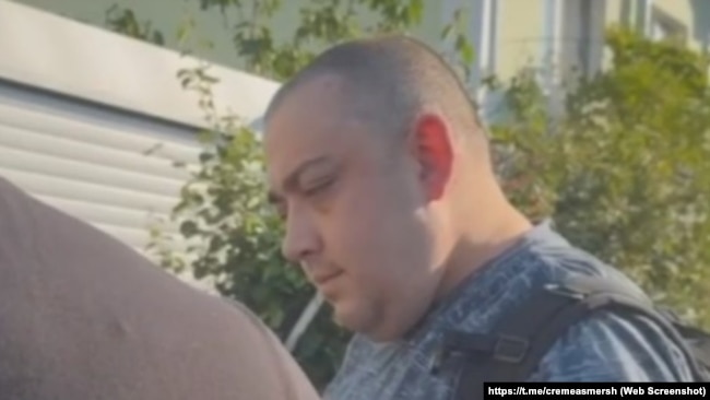 Житель Алушти Ігор Качурець на фрагменті оперативного відео ФСБ, опублікованому в Telegram-каналі «Крымский СМЕРШ»