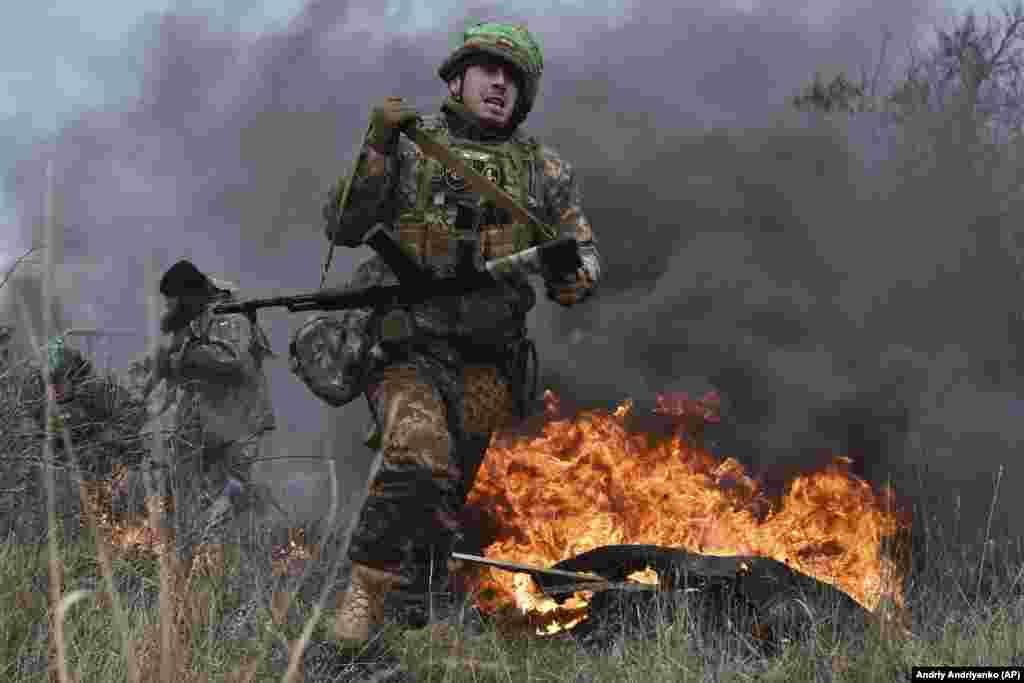 A Ukrainian serviceman takes part in combat training in the Zaporizhzhya region.&nbsp;