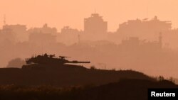 یک تانک اسرائیلی در مرز نوار غزه با اسرائیل