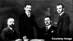 Delegația basarabeană la Paris: (de la stg. la dr.) Ion Codreanu, Sergiu Cujbă, Ion Pelivan și Gheorghe Năstase (Foto: Centrul de Cultură și Istorie Militară, Chișinău)