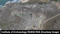 Раскопки у села Полянка на берегу Азовского моря в 2020 году