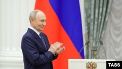 Владимир Путин во время церемонии вручения орденов "Мать-героиня" и "Родительская слава", иллюстративная фотография