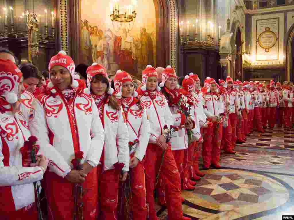 Российская олимпийская сборная на встрече с патриархом Кириллом в Храме Христа Спасителя перед отъездом на Олимпийские игры в Ванкувер