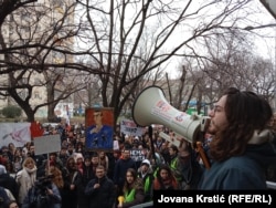 Branislav Đorđević tokom jednog od studentskih protesta ispred suda u Novom Sadu, 16. januar, 2025.
