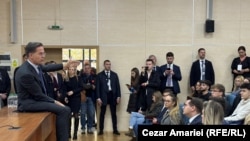 Генеральный секретарь НАТО Марк Рютте выступает перед студентами Бухарестского университета, Румыния, 6 ноября 2025 года