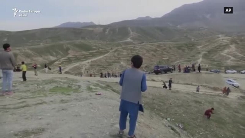 Afganët duan ta harrojnë luftën duke fluturuar balona