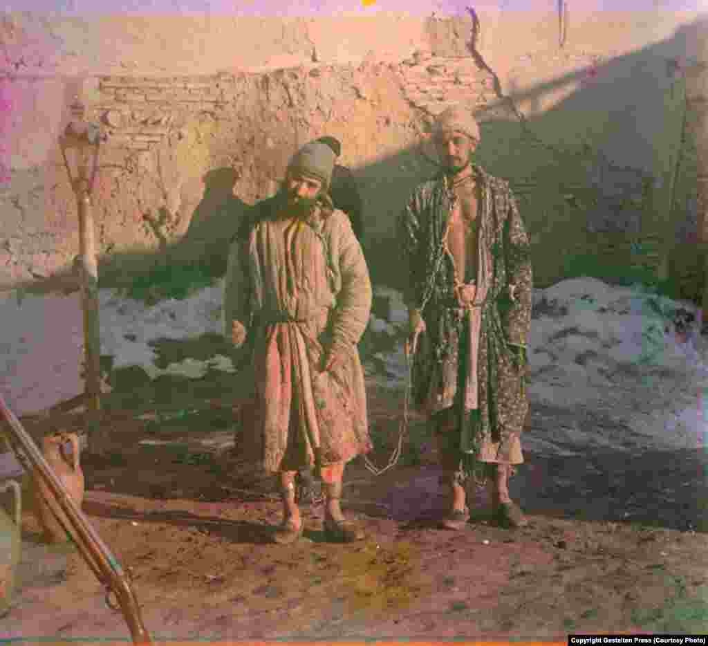 Two Prisoners in Shackles, between 1905 and 1915