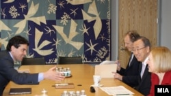 Министерот за надворешни работи Никола Попоски се сретна со генералниот секретар на ОН Бан Ки Мун во Њујорк.
