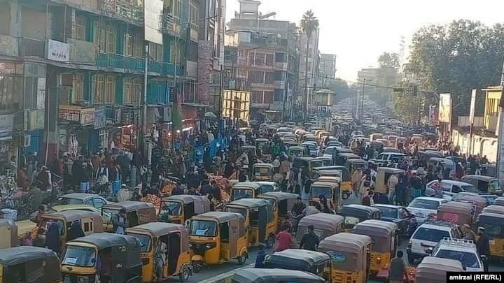 افزایش ریکشاها در جلال‌آباد و شکایت‌ها از ادحام‌های شدید در سطح شهر