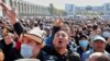 7-nji oktýabrda Ala-Too meýdançasynda jemlenen protestçiler Gyrgyzystanyň prezidenti Sooronbaý Jeenbekowa impiçment talap etdiler, Bişkek, 7-nji oktýabr, 2020