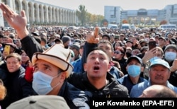 Kyrgyz protesters rally in Bishkek against the results of a parliamentary vote in October 2020.