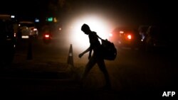 د نوې ډېلي په چاندني چوک کې روان یو تن