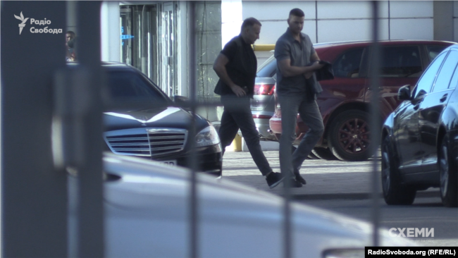 6 червня 2018-го. Впливовий бiзнесмен Павло Фукс приїхав до одного зі столичних бізнес-центрів