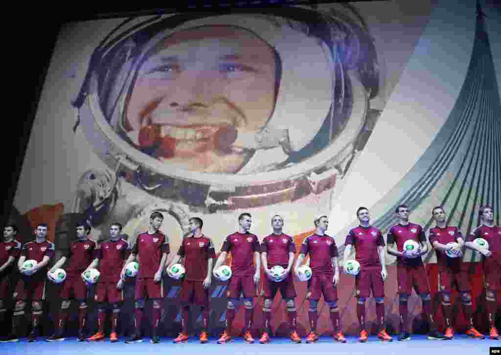 Сборная России по футболу заняла первое место в своей отборочной группе и впервые после долгого перерыва попала на чемпионат мира.