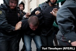 Затримання учасника акції в Москві 31 серпня 2012 року