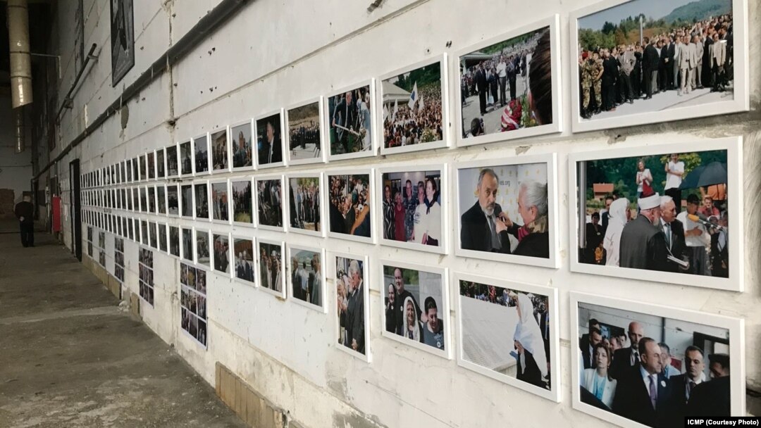 Izložba Međunarodne komisije o nestalima održava se u Srebrenici 11. jula 2018.