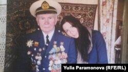 Анатолий Птицын с внучкой