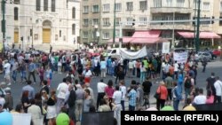 Pamje nga protesta në Sarajevë muajin qershor lidhur me mungesën e legjislacionit për numrin e indentifikimit të foshnjeve