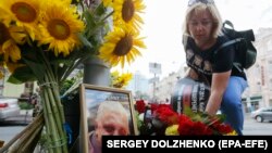 Depuneri de flori la Kiev în memoria lui Pavel Şeremet